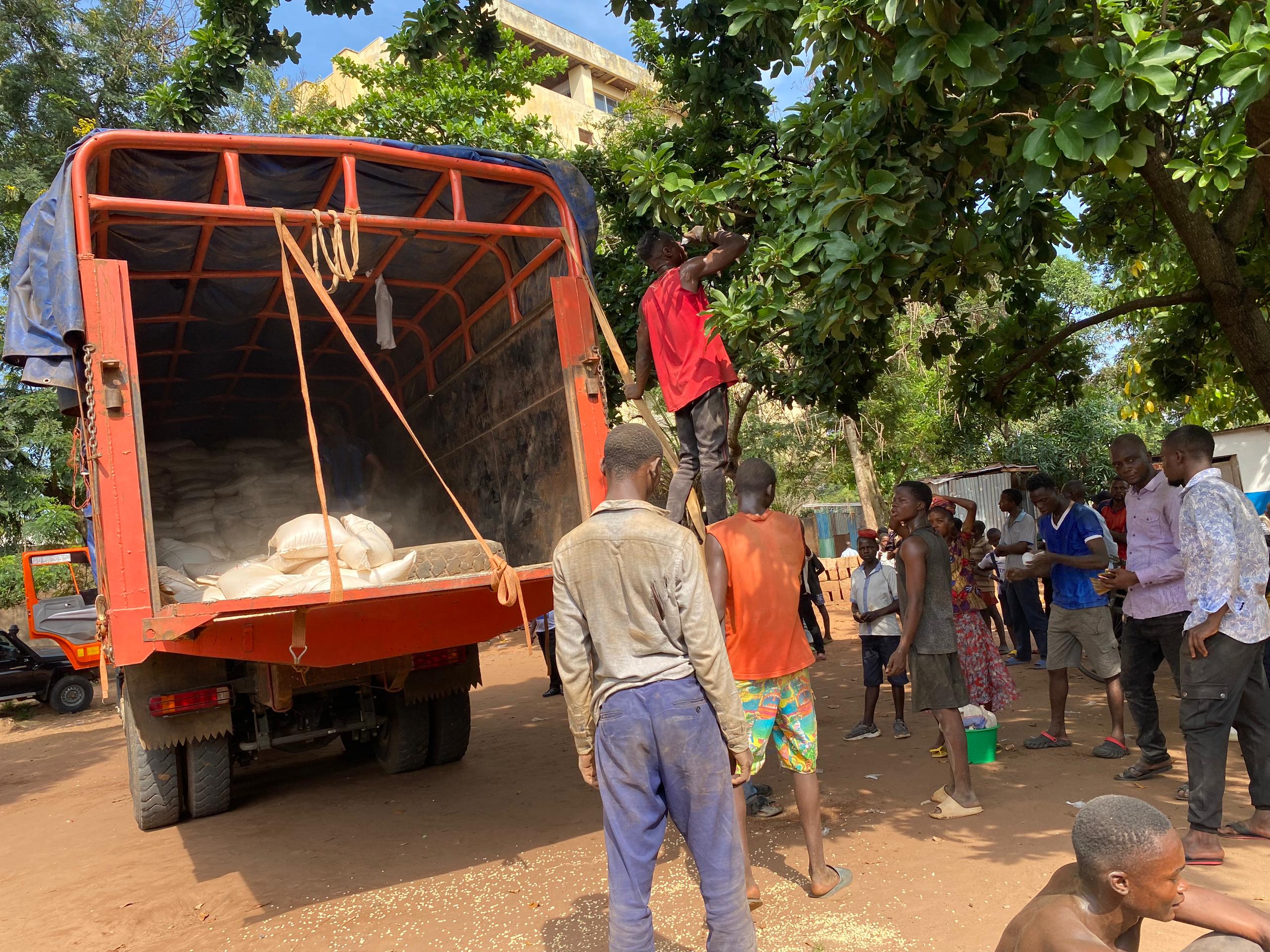 Une semaine de partage et de bonheur : Retour sur nos actions de fin d'année 2024 à travers le pays