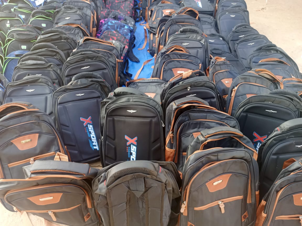 Distribution de kits scolaires AFEPRO ASBL Camp Kimbembe